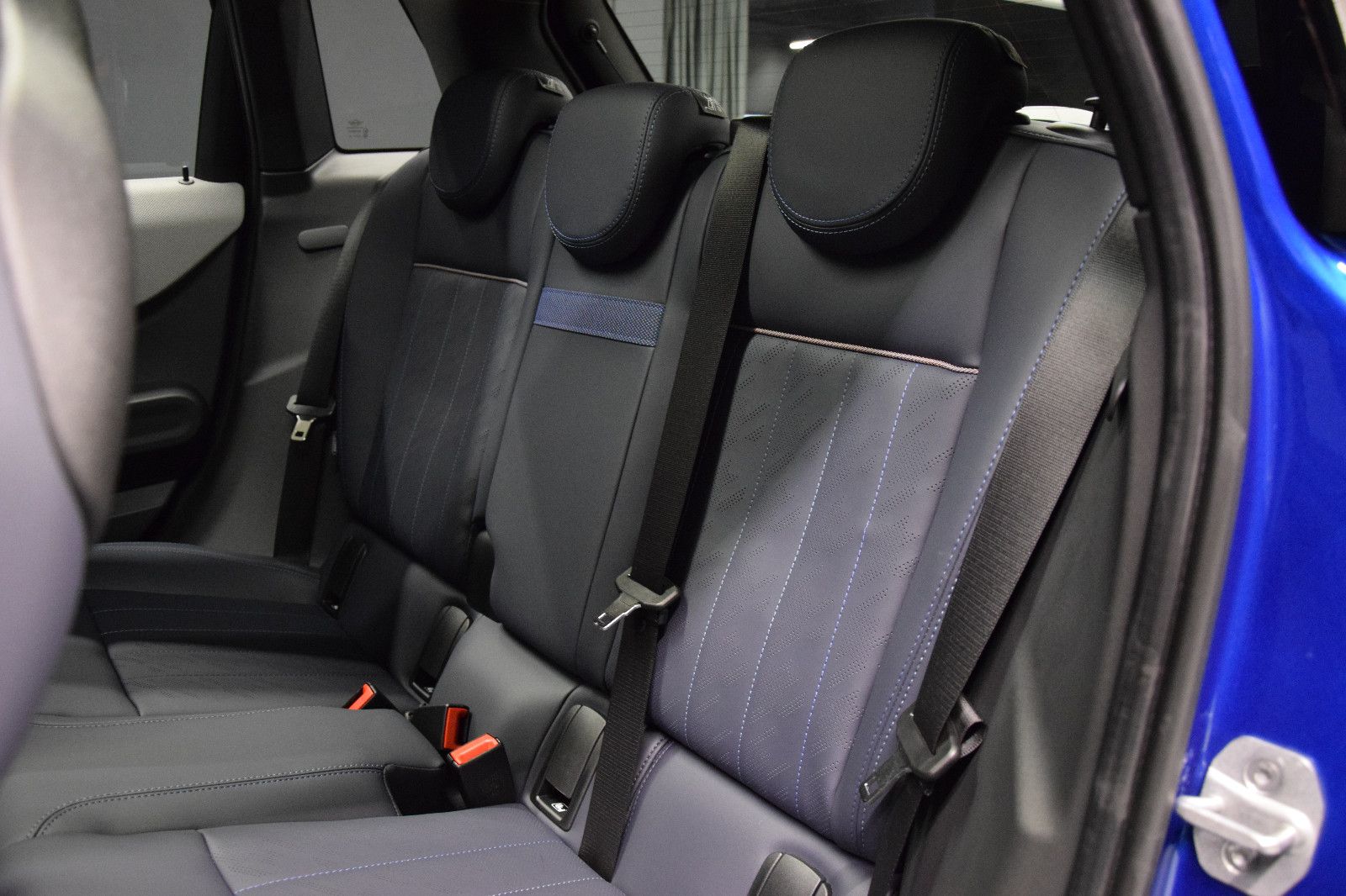 Fahrzeugabbildung MINI Cooper C Favoured Trim 5-Türen Paket-L Pano h/k