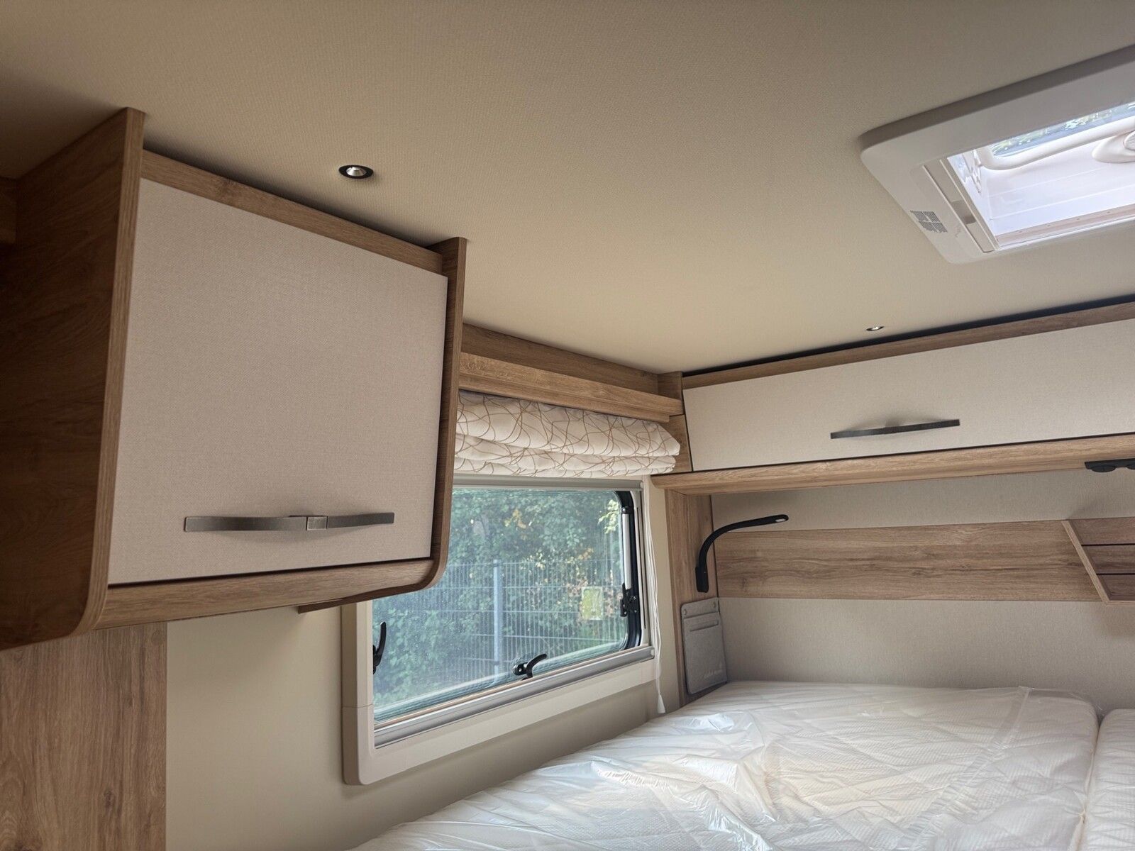 Fahrzeugabbildung Eura Mobil Integra Line IL 720 EB Mondial Pakete, Backofen