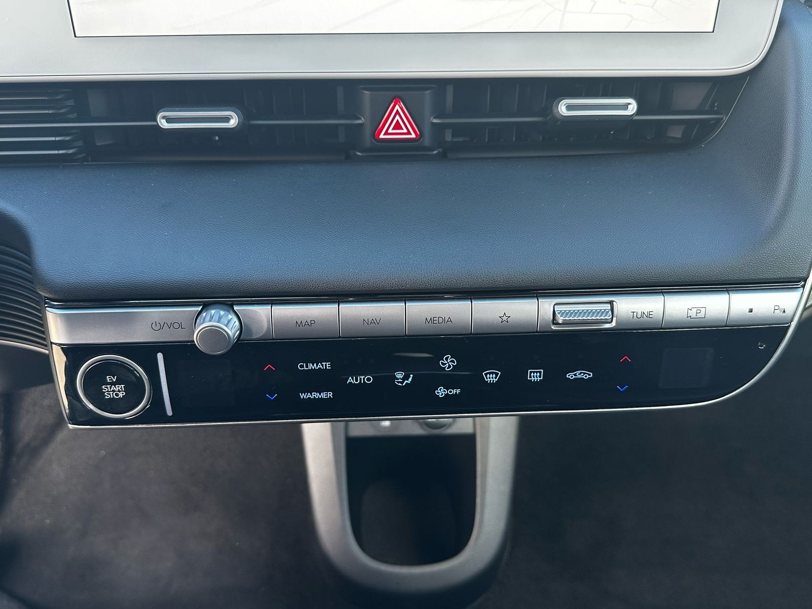 Fahrzeugabbildung Hyundai Ioniq 5 Basis 2WD NAVI+ACC+LED+SHZ+KAMERA+WP+DAB
