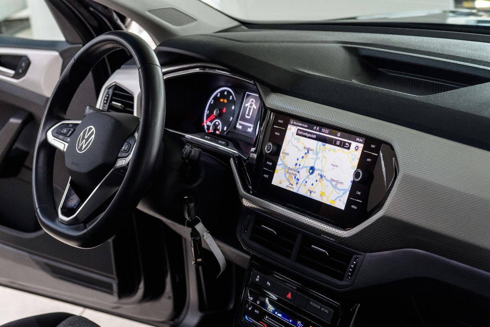 Fahrzeugabbildung Volkswagen T-Cross +SHZ +KAMERA +NAVI +ACC
