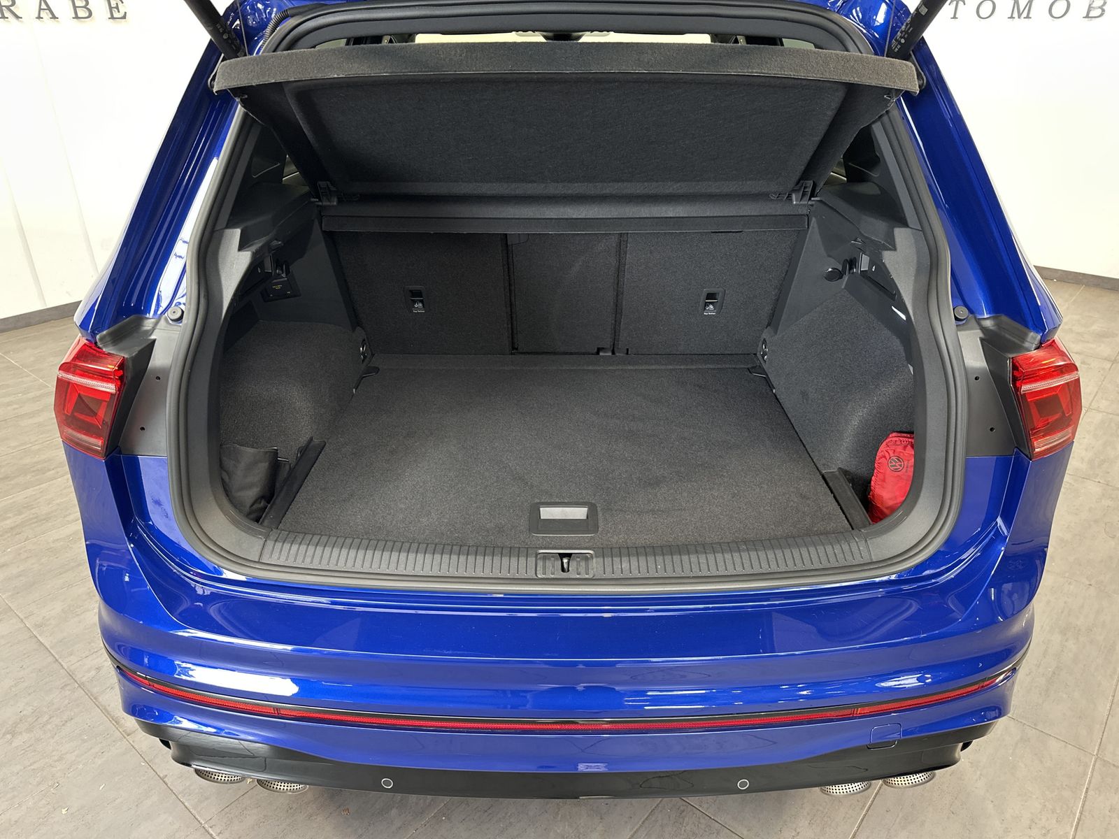 Fahrzeugabbildung Volkswagen Tiguan R 4M NAV+MATRIX+PANO+AHK+ACC+KAMERA+21ZO