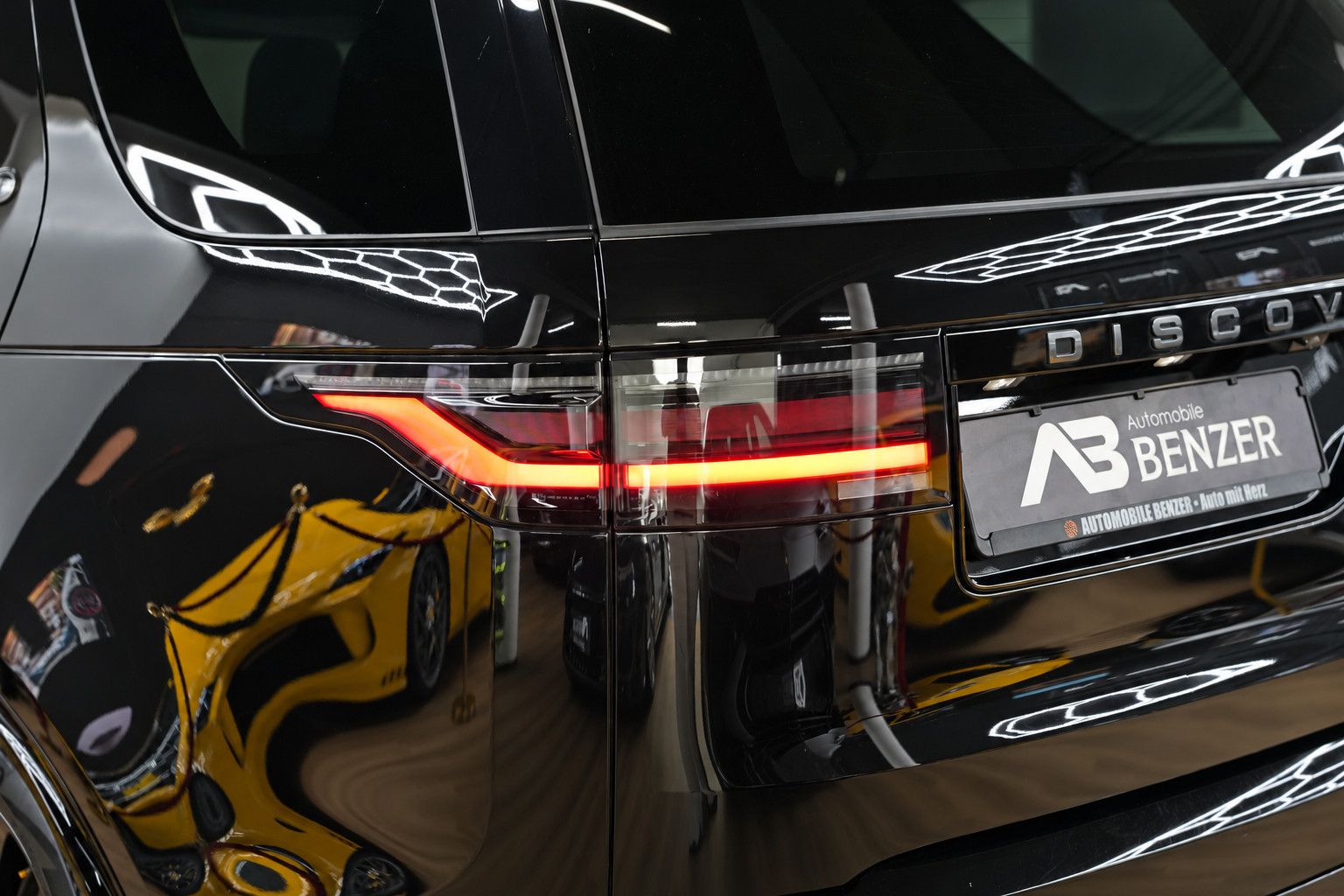 Fahrzeugabbildung Land Rover Discovery SE*R-Dynamic*7-Sitz*Pano*Meridian*360°