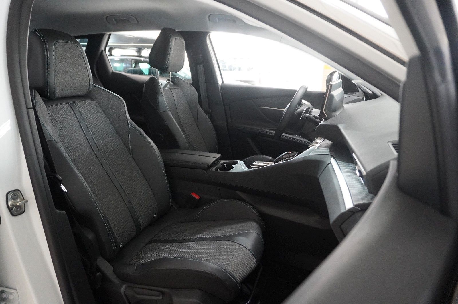 Fahrzeugabbildung Peugeot 3008 Hybrid PHEV ALLURE NAVI/LED/KAMERA/SHZ/AHK