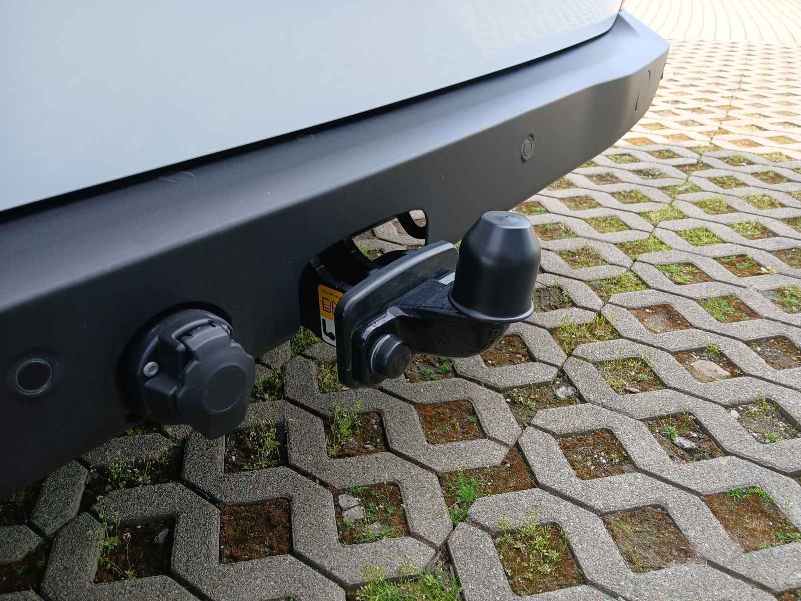 Fahrzeugabbildung Volkswagen T7 e-Transporter Kasten BEV 100 kW LR AHK, REAR