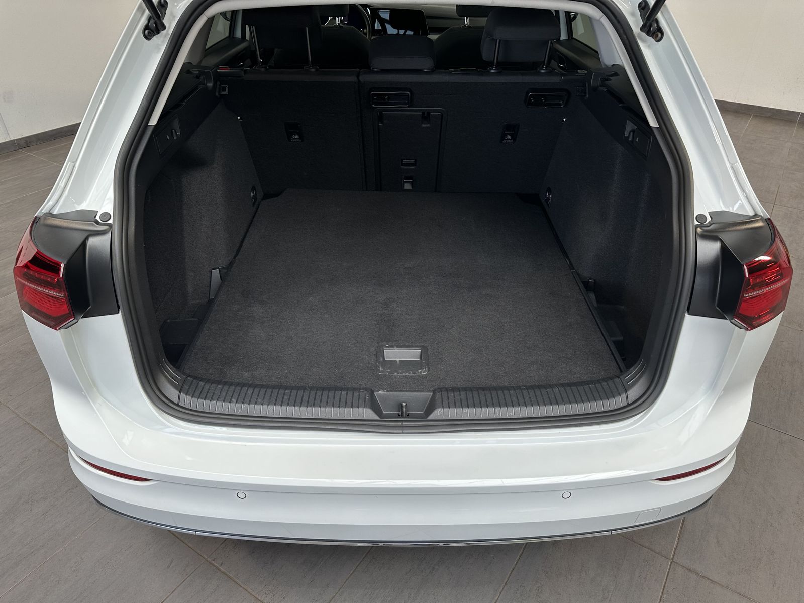 Fahrzeugabbildung Volkswagen Golf Variant 2.0 TDI DSG Style NAV+LED+H&K+PANO