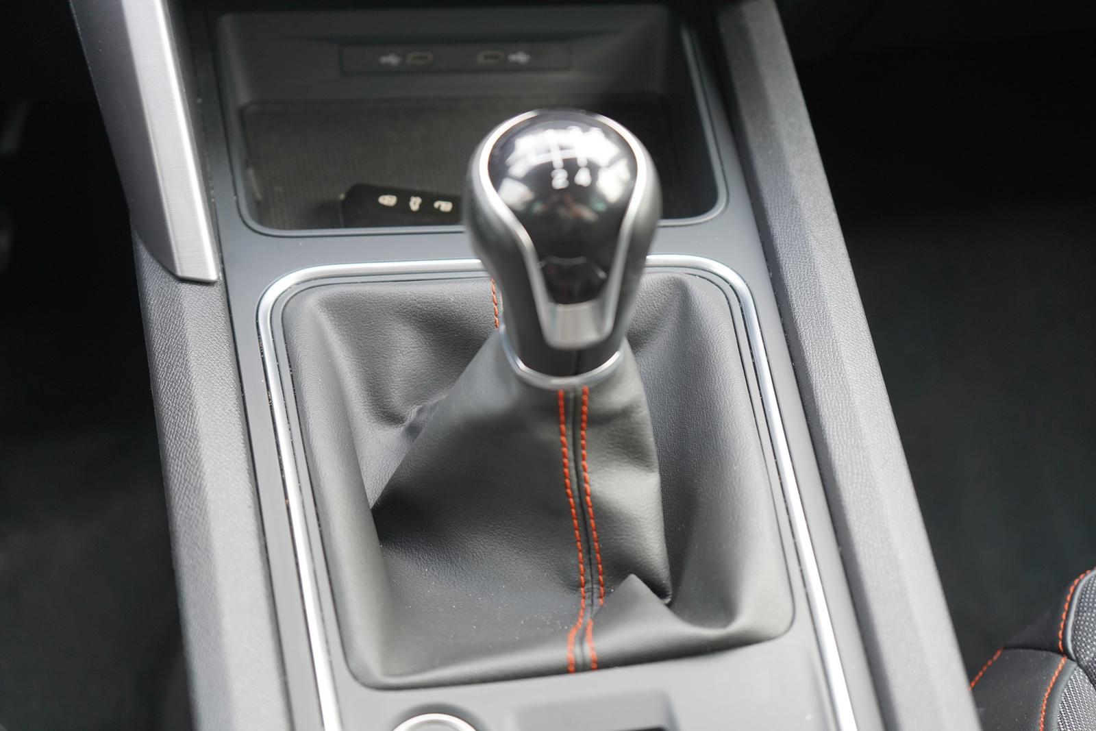 Seat Leon Sportstourer 1.5 FR LED Navi DAB Kamera USB