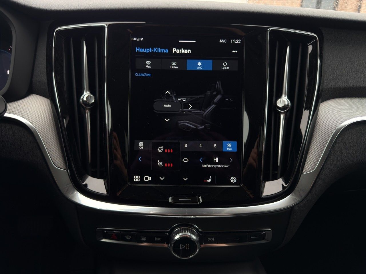 Volvo V60 B4 Cross Country Plus AWD/Leder/Navi/LED/19Z foto 21