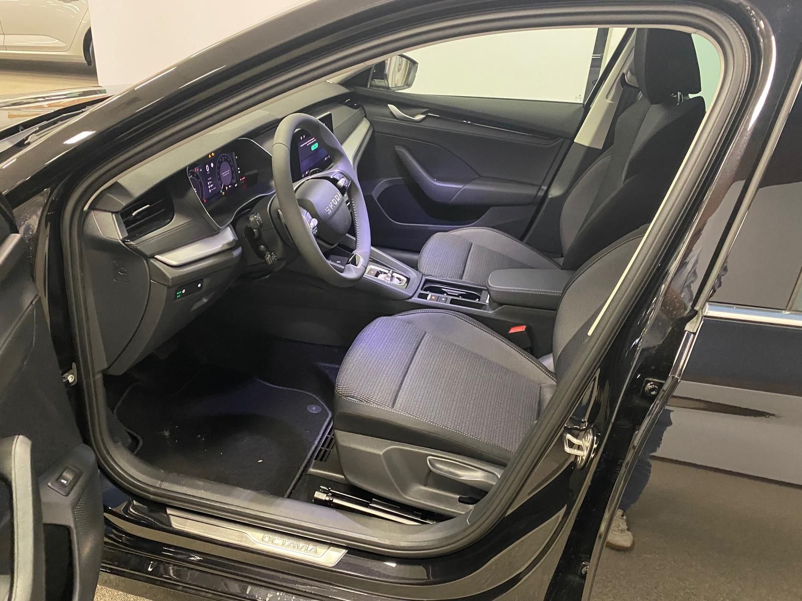 Fahrzeugabbildung SKODA Octavia 1.5 TSI mHEV Selection+ACC+RFK+5J. GARAN