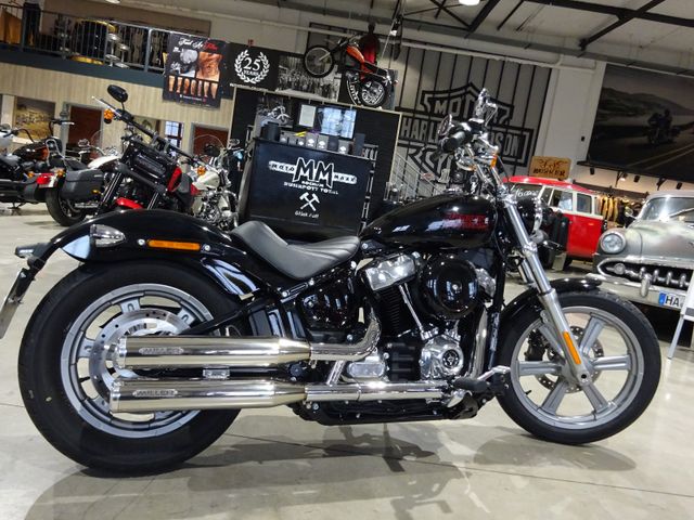 Harley-Davidson Softail Standard mit Miller Auspuffanlage