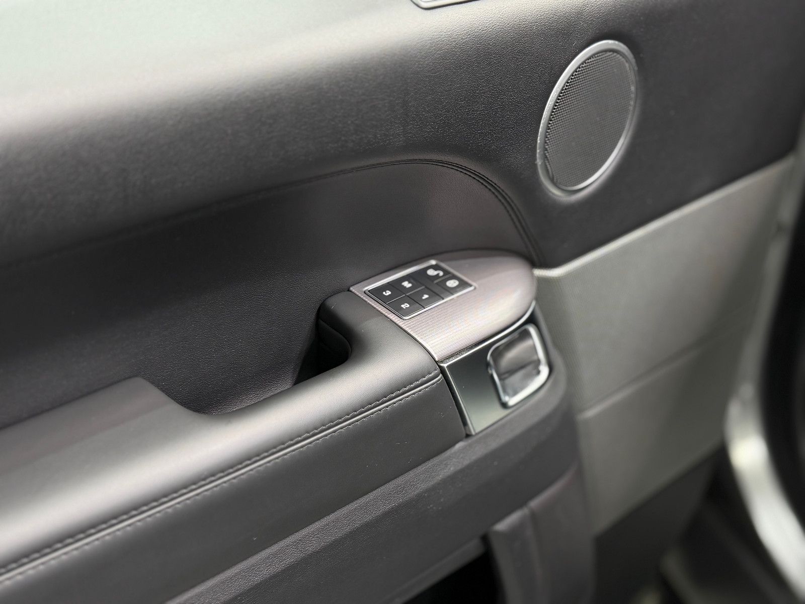 Fahrzeugabbildung Land Rover Range Rover Sport HSE|MERIDIAN|PANO|AHK|LUFT