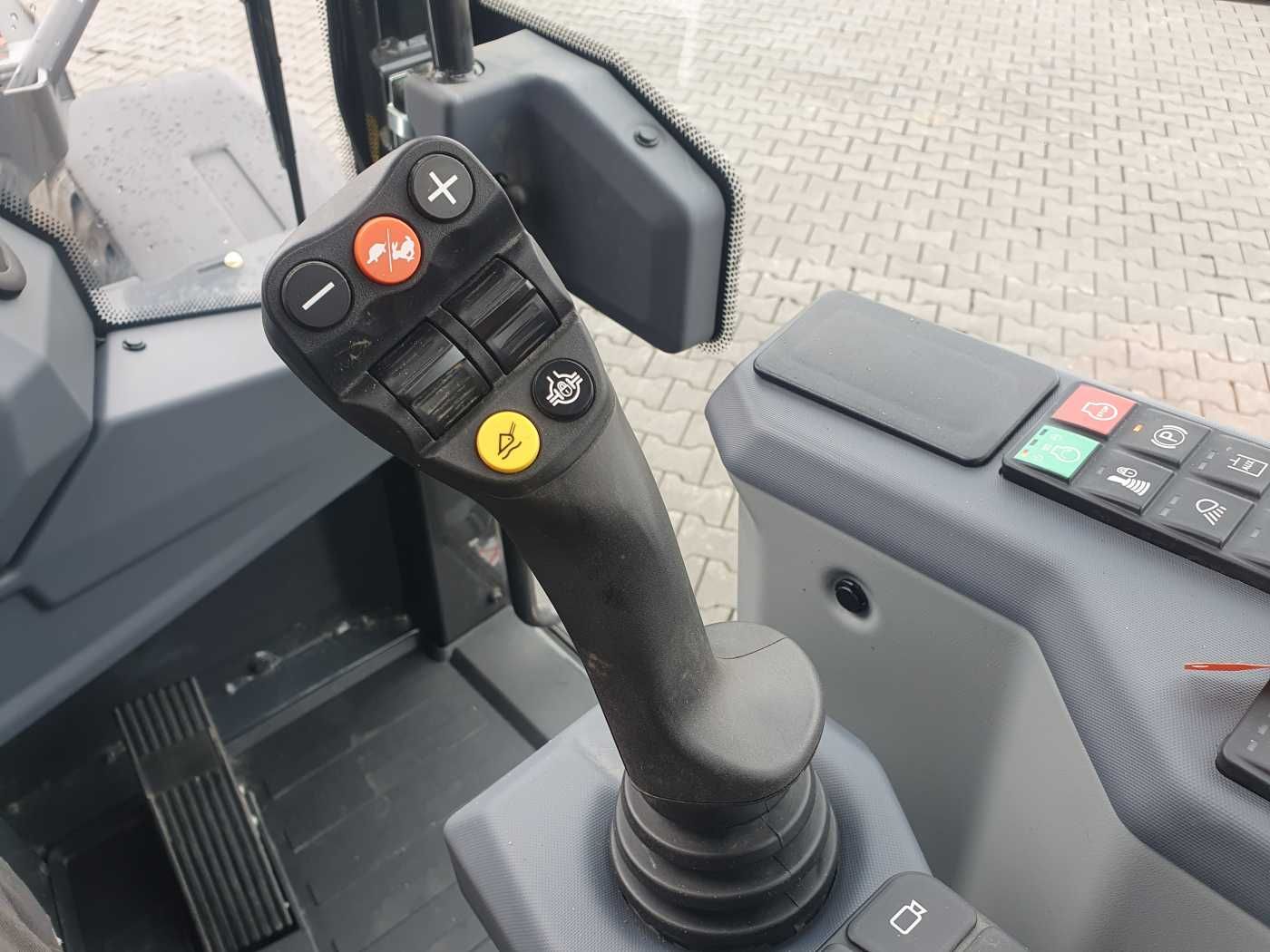 Fahrzeugabbildung Bobcat L75 / Palettengabel & Schaufel / nur 163h!