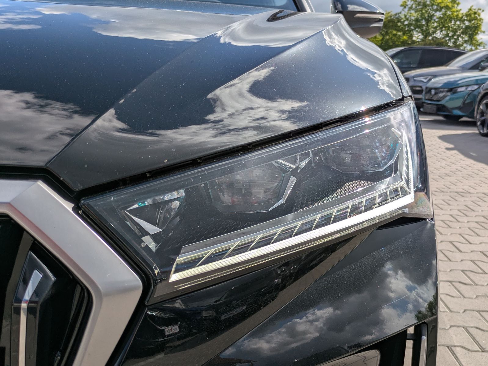 Fahrzeugabbildung SKODA Superb 2.0 TDI 4x4 Selection MATRIX*AHK*5J GAR.