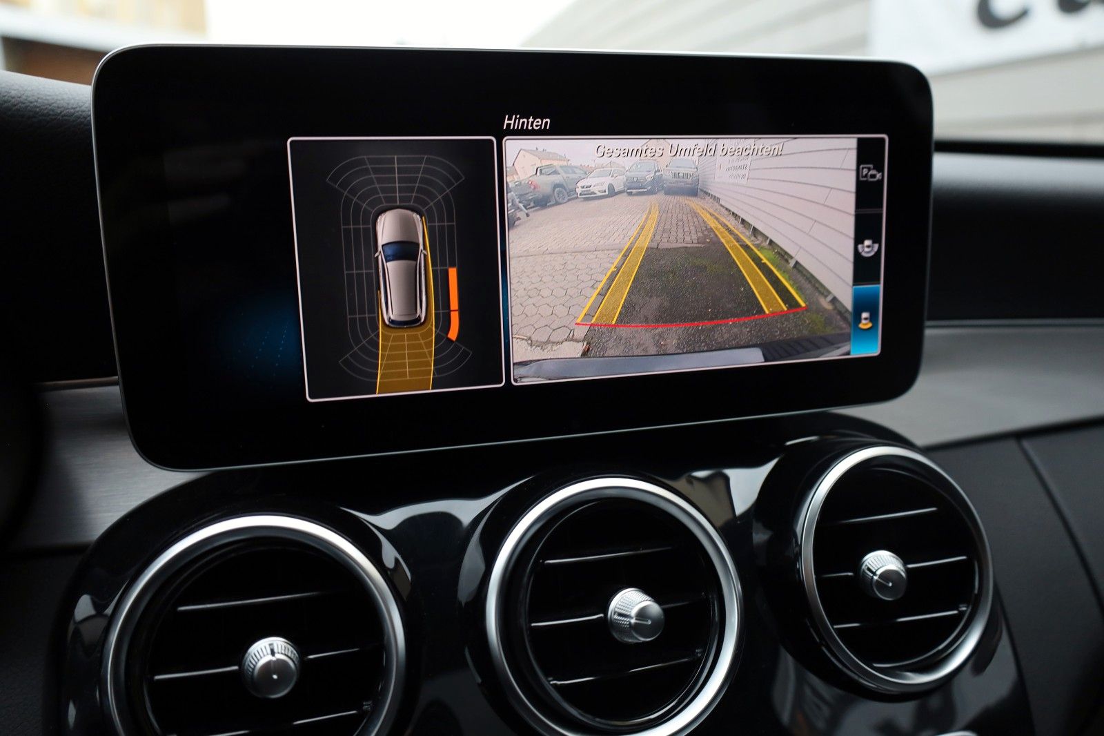 Fahrzeugabbildung Mercedes-Benz C 180 CGI T T.Leder,Navi,LED.Panorama,Kamera