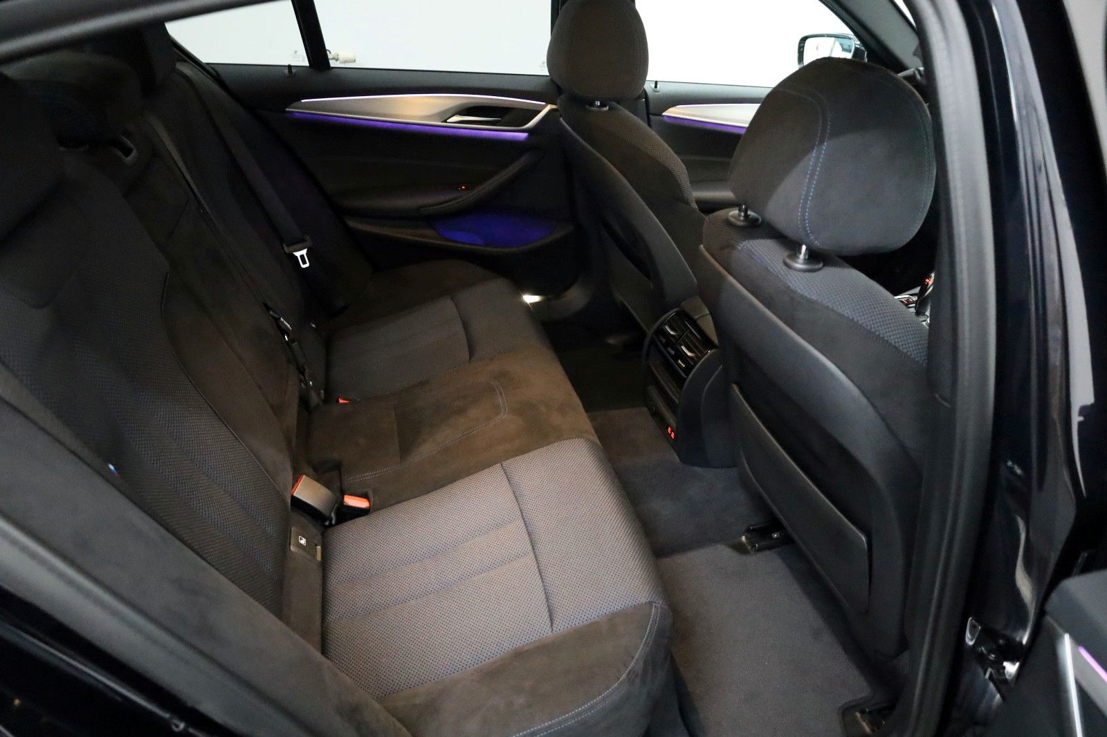 Fahrzeugabbildung BMW 530 d M Sport Lim,Navi,LED,SH,HUD,360°Kamera,ACC