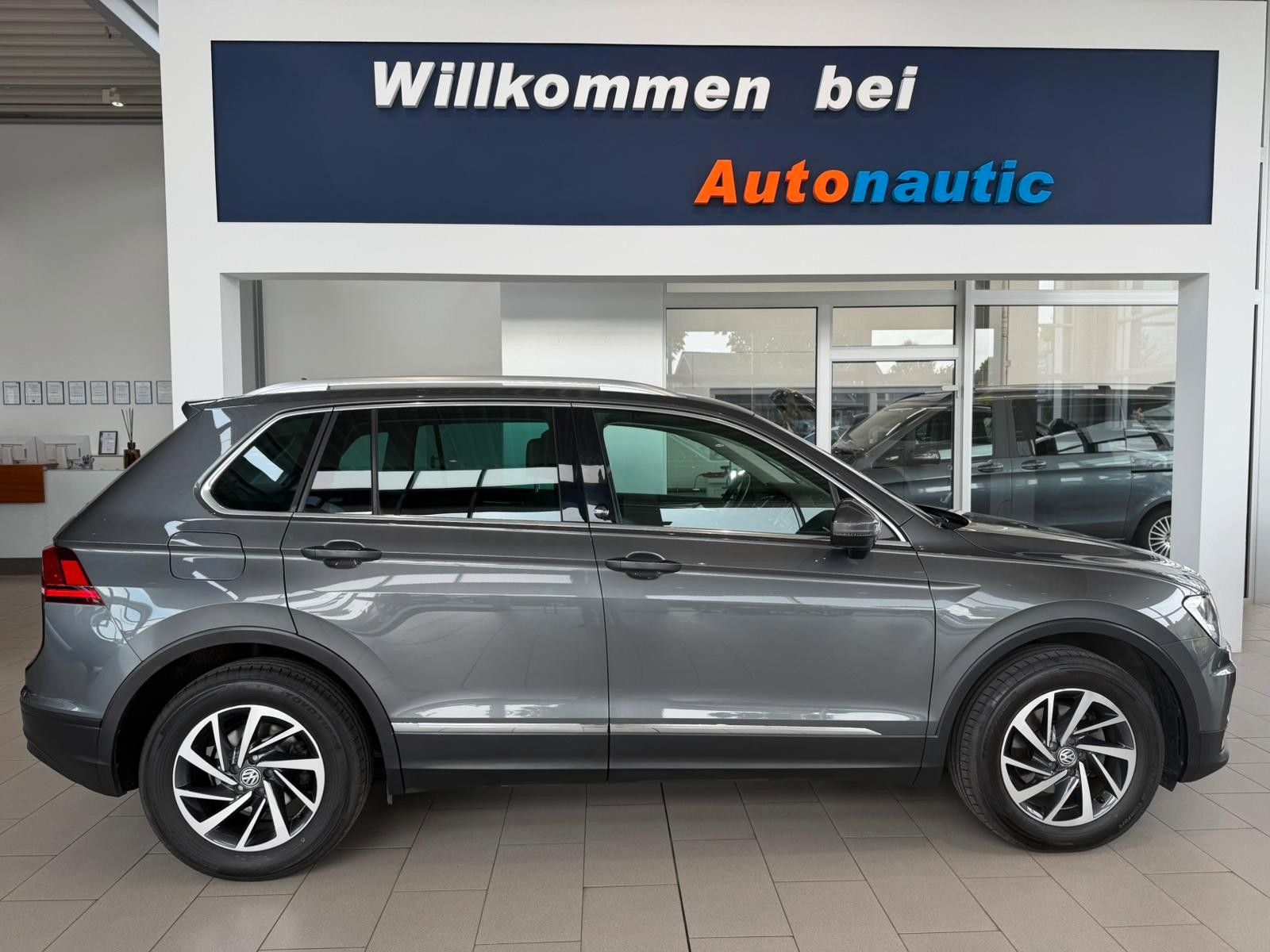 Fahrzeugabbildung Volkswagen Tiguan 2.0TDI Sound SITZHZG ACC NAVI AHK 8xALU