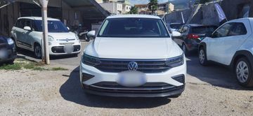 Volkswagen Tiguan - 1