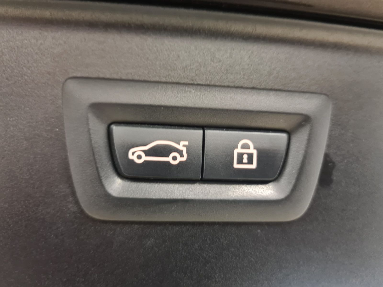 Fahrzeugabbildung BMW 520 d xDrive / AHK / Bi-XENON / LEDER