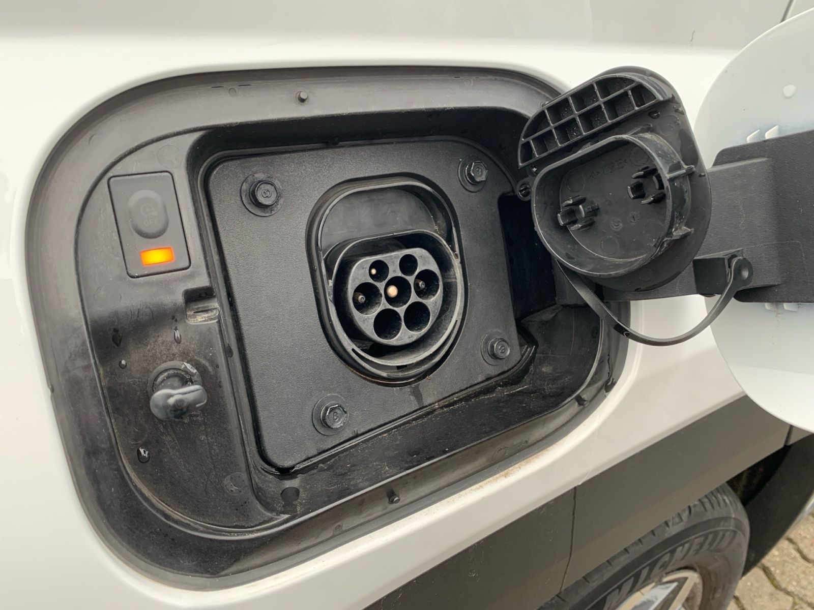 Fahrzeugabbildung Hyundai Tucson 1.6T-GDTrend Plug-In Hybrid 4WD Trend ESC