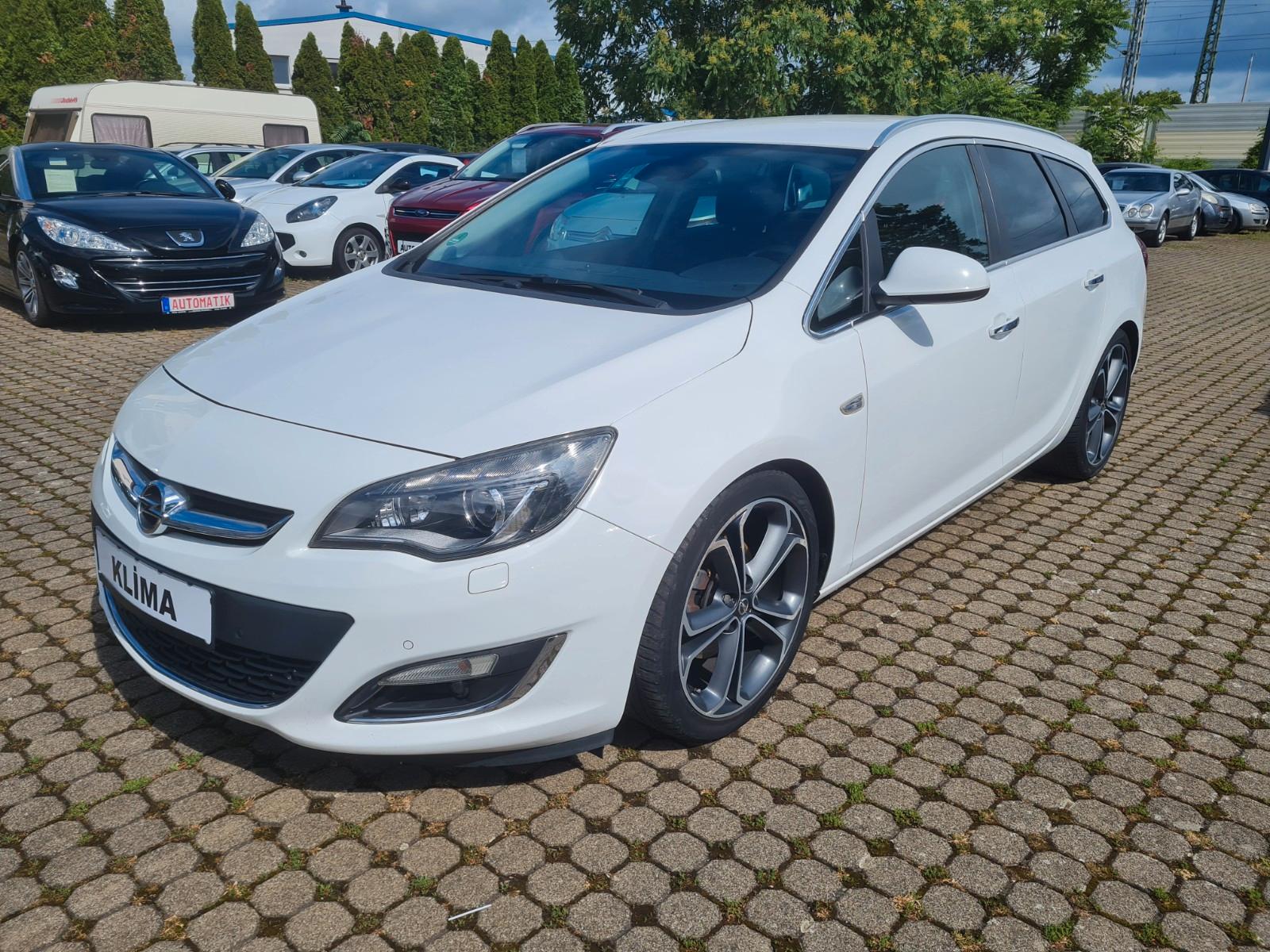 Opel Astra 2012 — interior