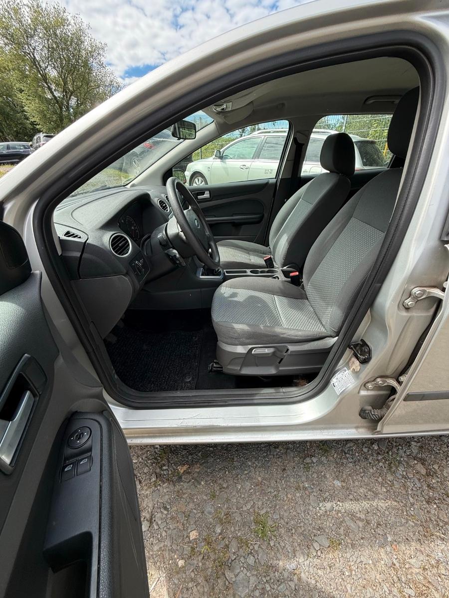 Ford Focus 2006 — photo 11