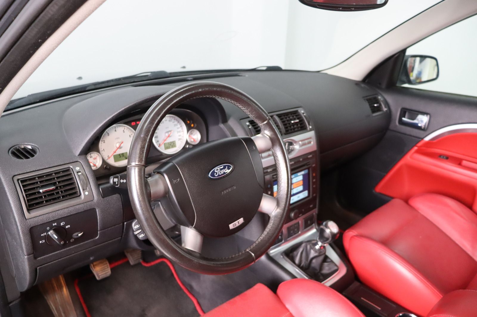 Fahrzeugabbildung Ford Mondeo ST220 * Leder * Xenon * Navi