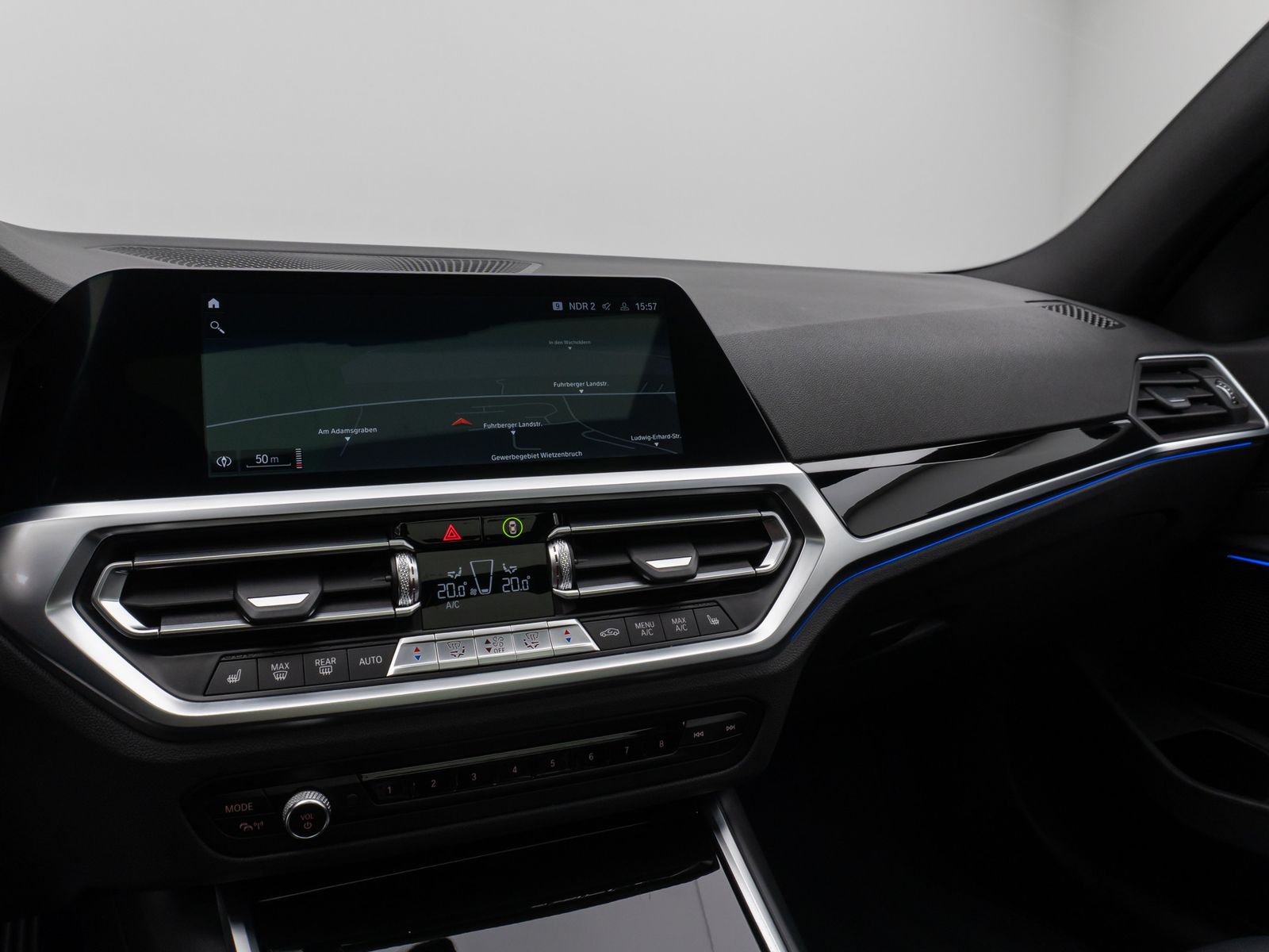 Fahrzeugabbildung BMW 320d xD Sport Line Panorama Laser Kamera HUD DAB