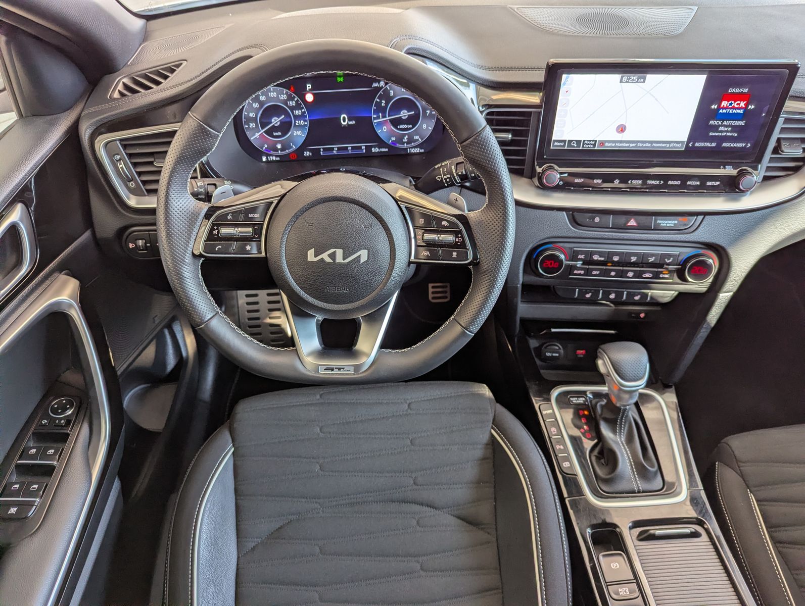 Fahrzeugabbildung Kia Ceed 1.5 GT-Line Limo Perfomance LED JBL Cam 7-J