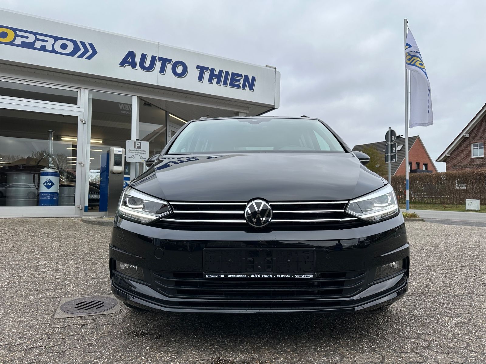 Fahrzeugabbildung Volkswagen Touran 1.5 TSI Comfortline DSG Navi/ACC/IQ/Shzg