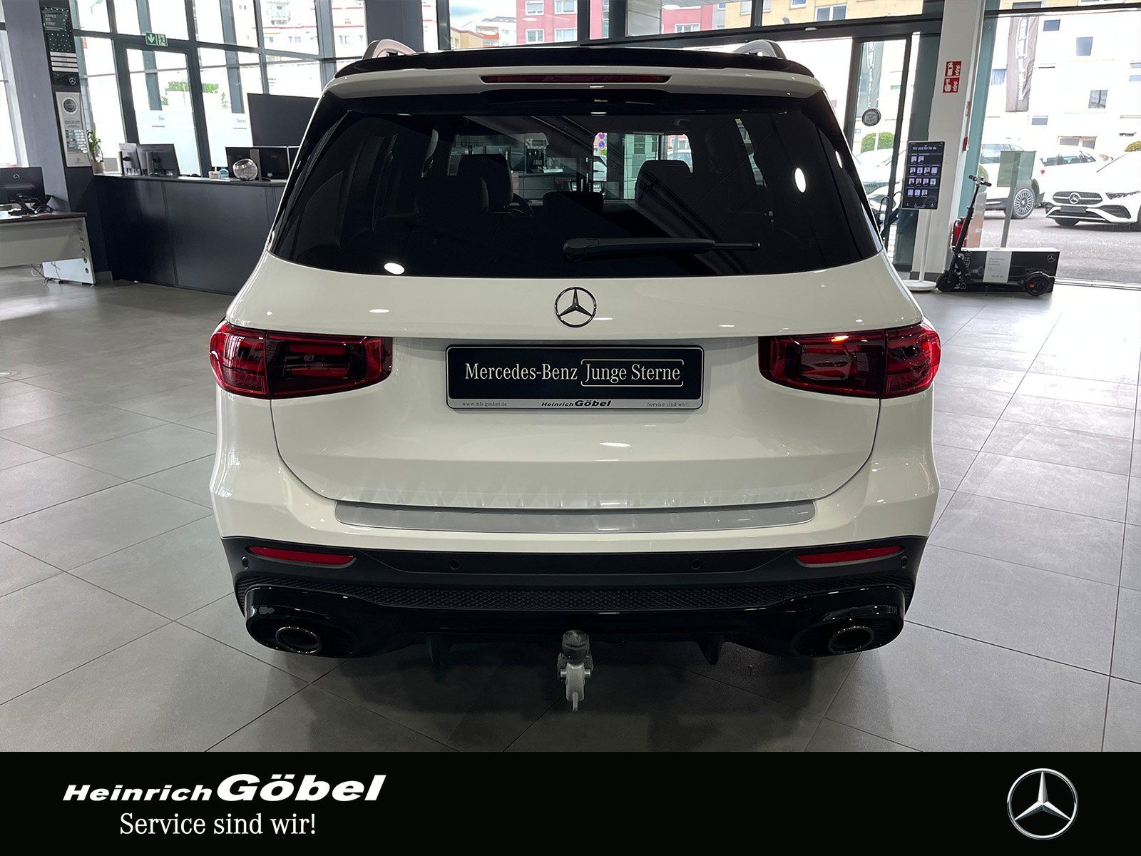 Fahrzeugabbildung Mercedes-Benz GLB 35 4M AHK+PANO+HUD+360°+FAHR-ASSIST+MULTIB.