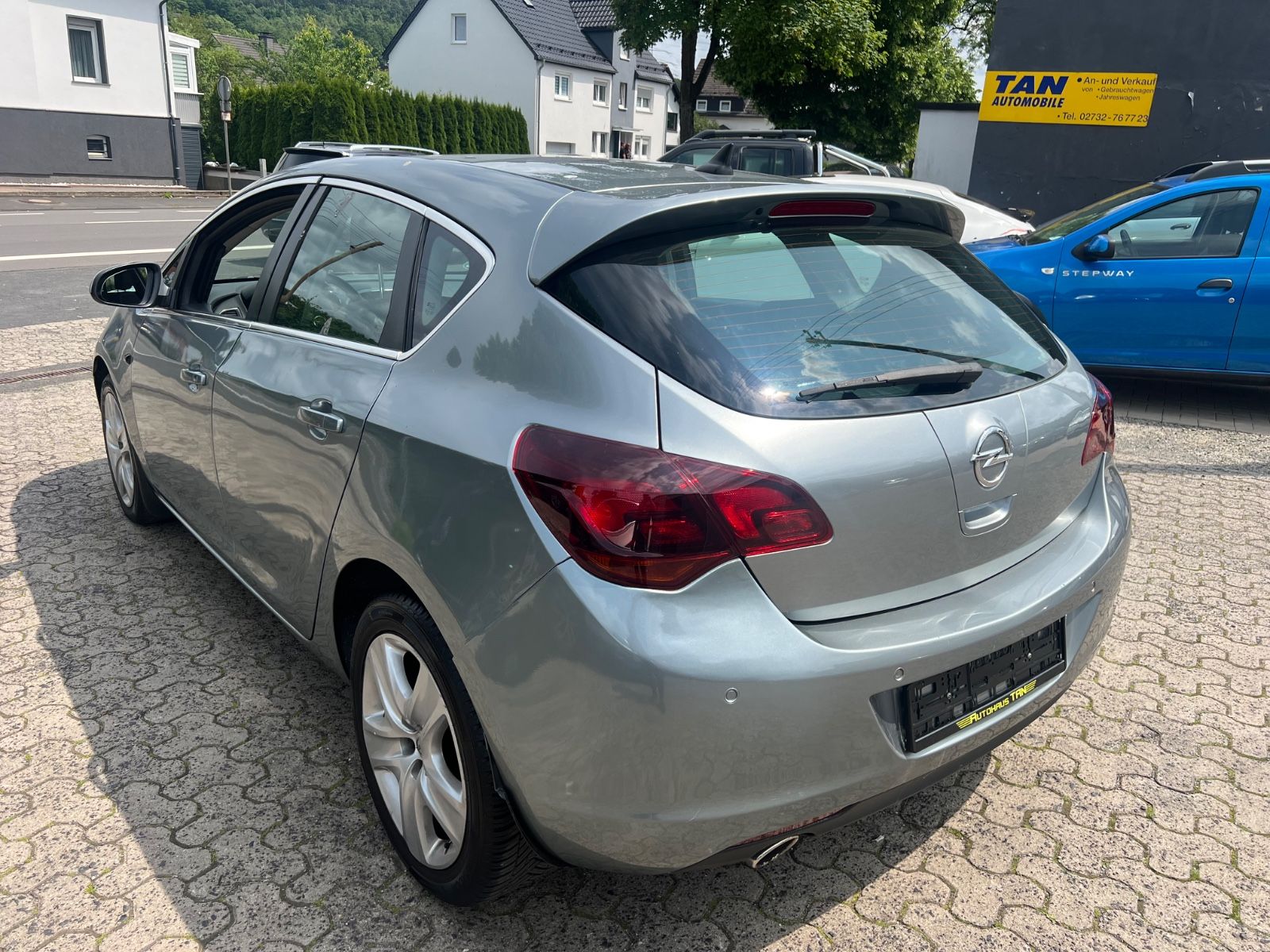 Fahrzeugabbildung Opel Astra J Lim. 5-trg. Innovation