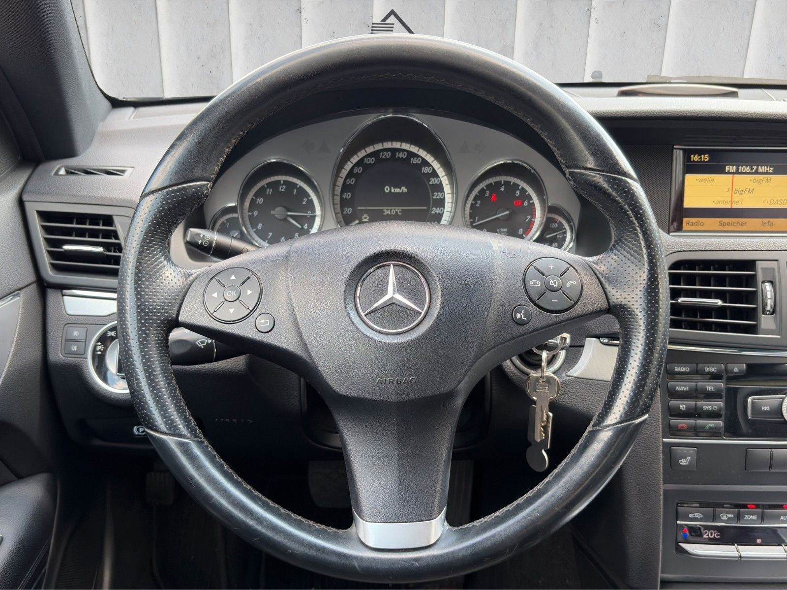 Fahrzeugabbildung Mercedes-Benz E 200 E Coupe CGI BlueEfficiency