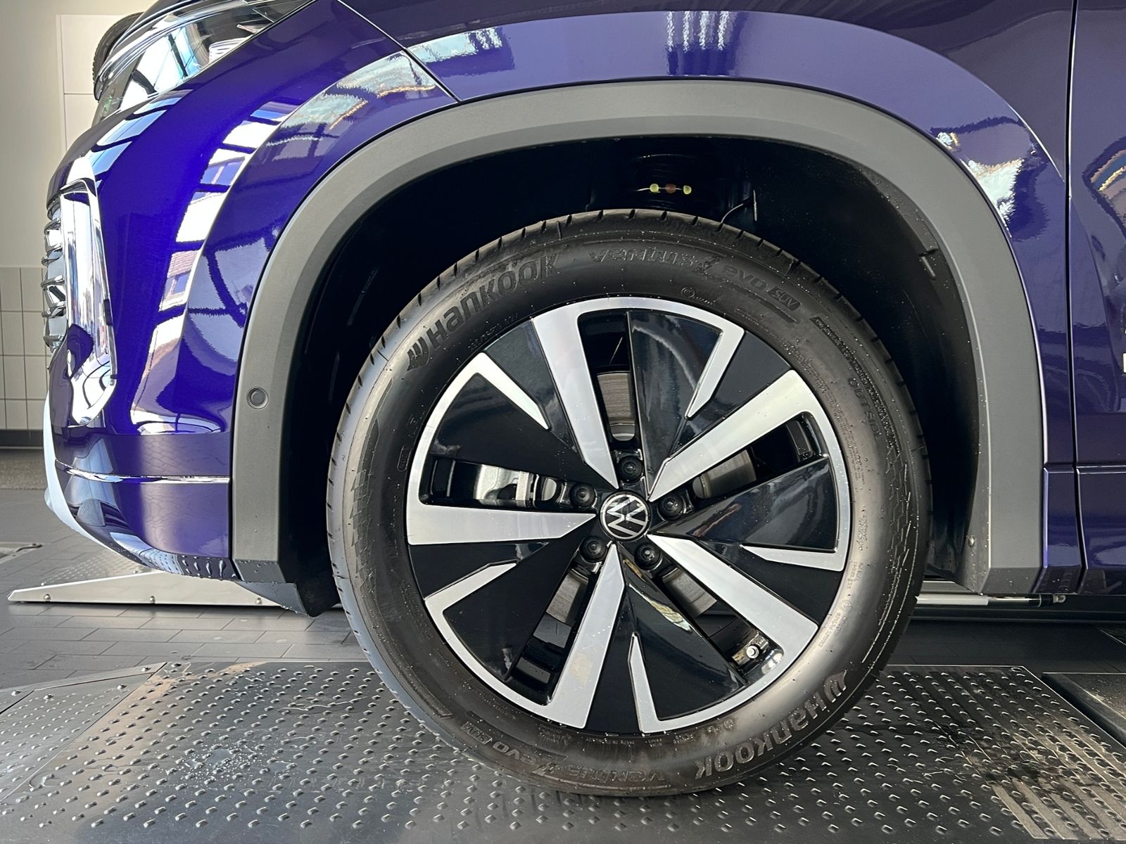 Fahrzeugabbildung Volkswagen Tayron Elegance 1.5 eTSI DSG *AHK, LED, 7-Sitze,