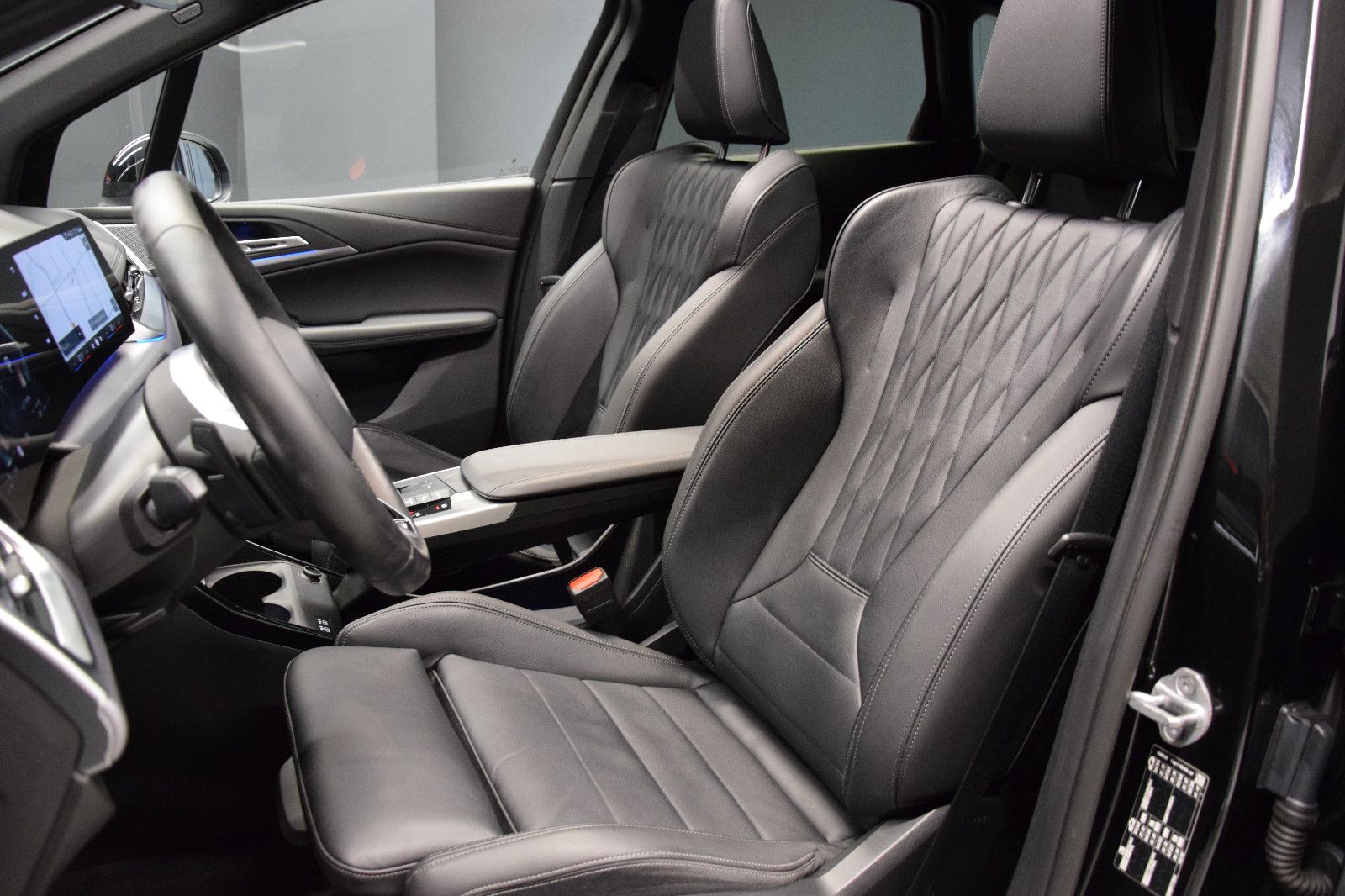 Fahrzeugabbildung BMW 218i Active Tourer M Sport Pano HuD ACC h/k