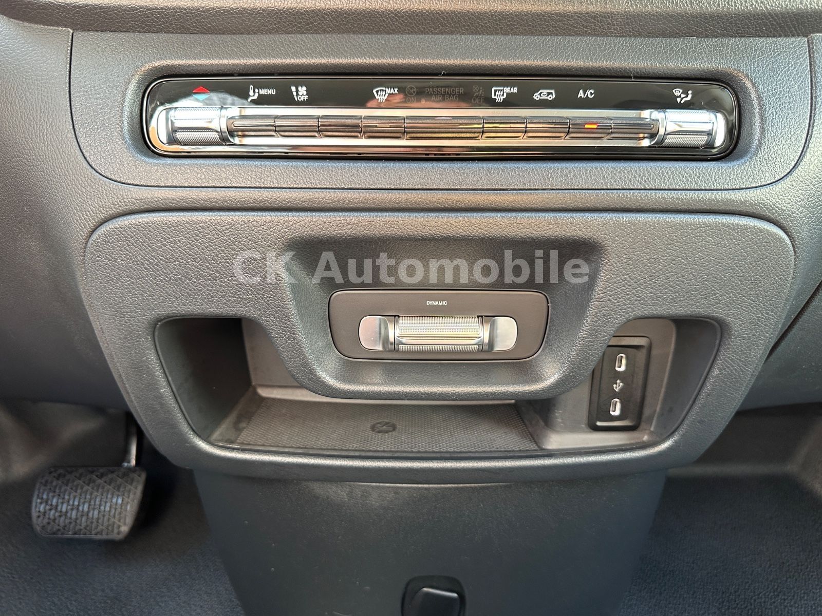 Fahrzeugabbildung Mercedes-Benz Vito Tourer 119 PRO lang/9 Sitze/Navi/LED/Kamera
