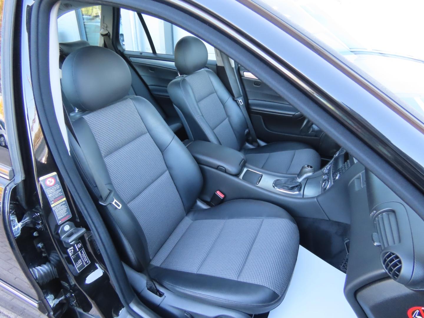 Mercedes-Benz C180 2004 — photo 17
