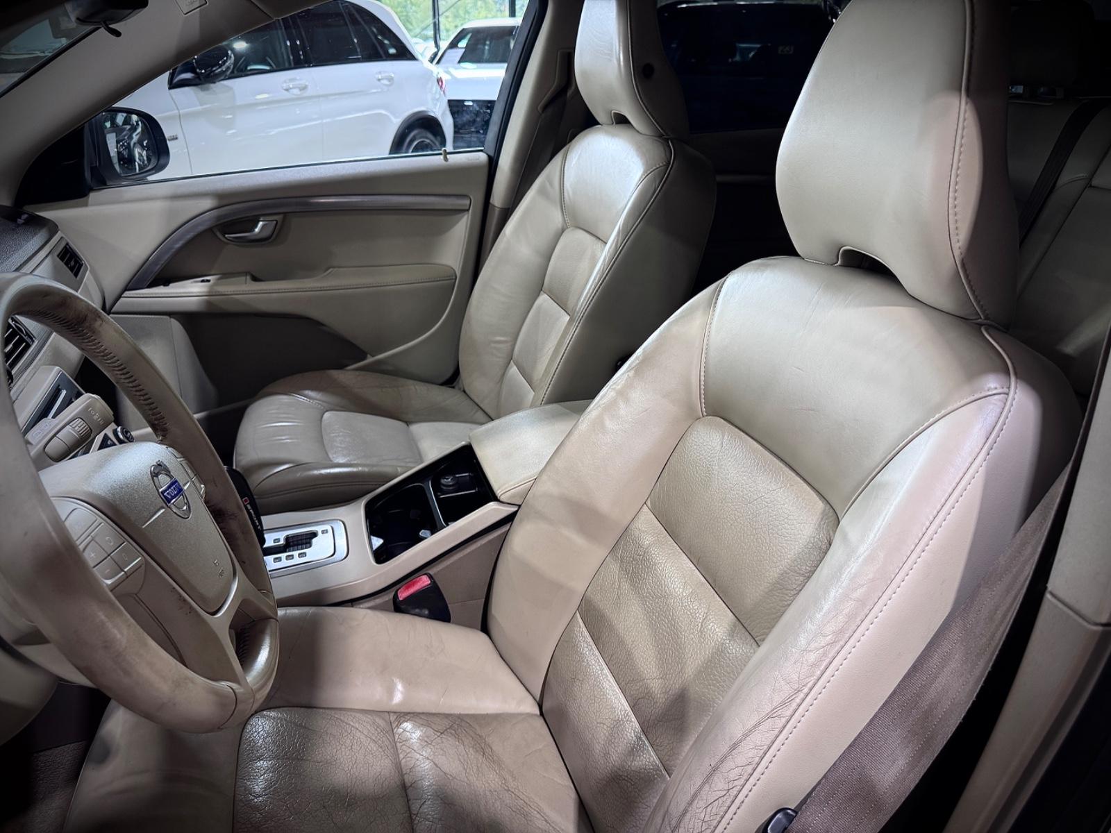 VOLVO V70 - 2.0 l - 203 CV - BVA - CUIR