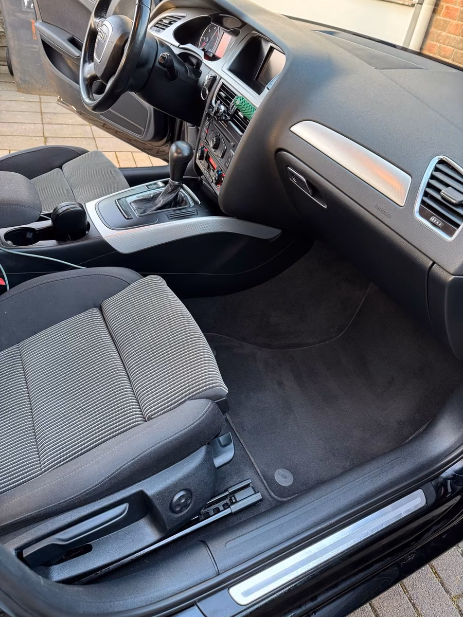 Audi A4 2009 — photo 11