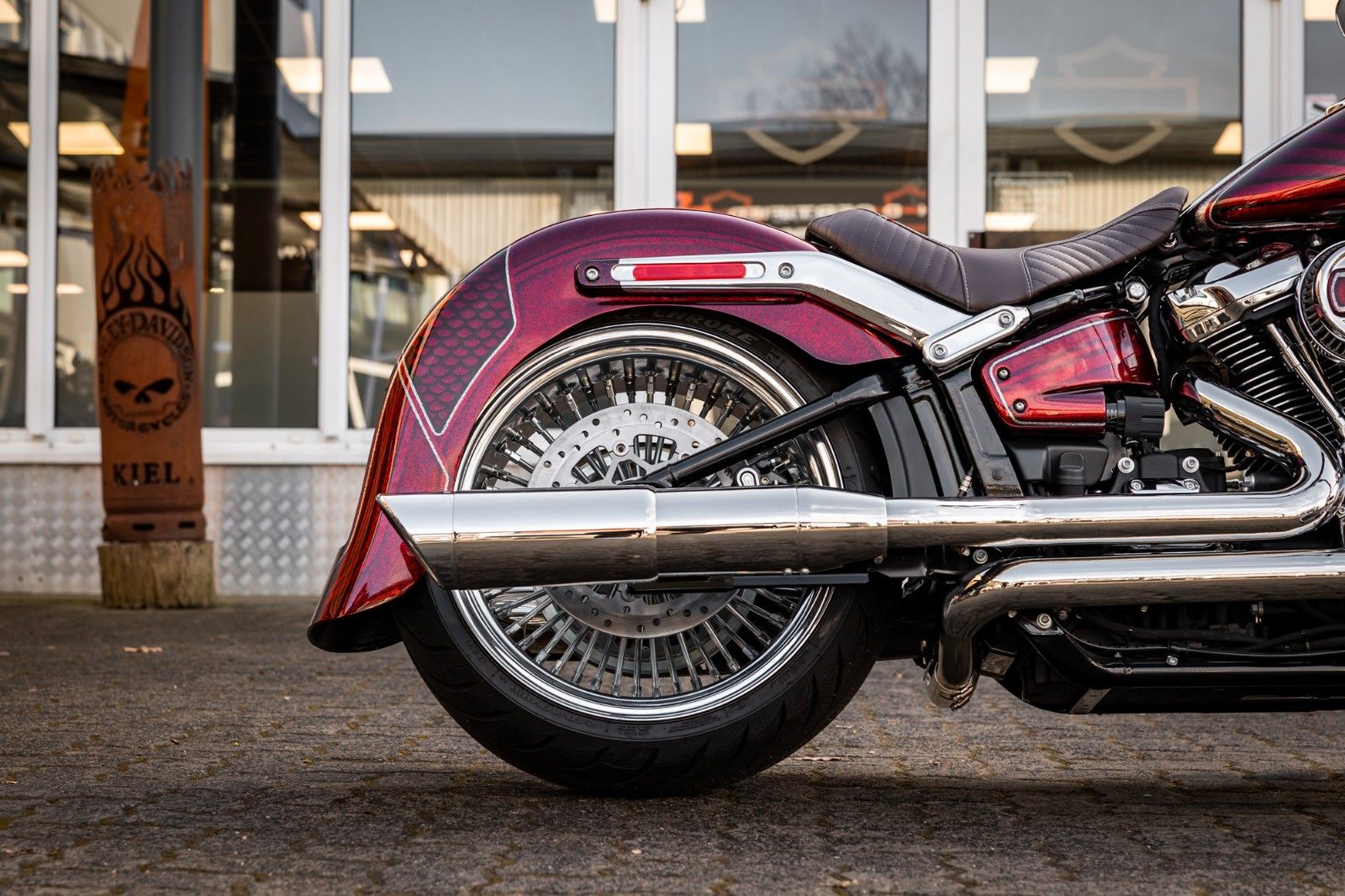 Fahrzeugabbildung Harley-Davidson FAT BOY FLFBS 114 MY24 - Chicano Umbau- Custom