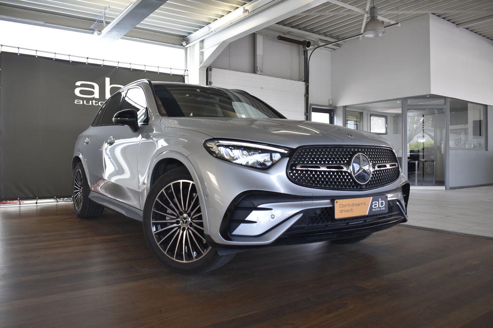 Mercedes-Benz GLC 200 AMG 4MATIC, NIGHT PAKKET, PANO, 360, BUR imagem 3