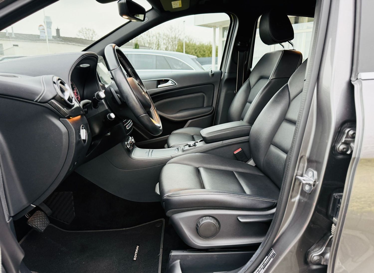 Fahrzeugabbildung Mercedes-Benz B 200 AMG Styling, NIGHTFALL, Autom., AHK, LED,