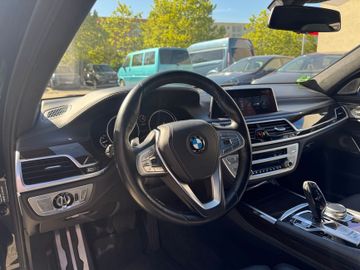 BMW 750 - 8