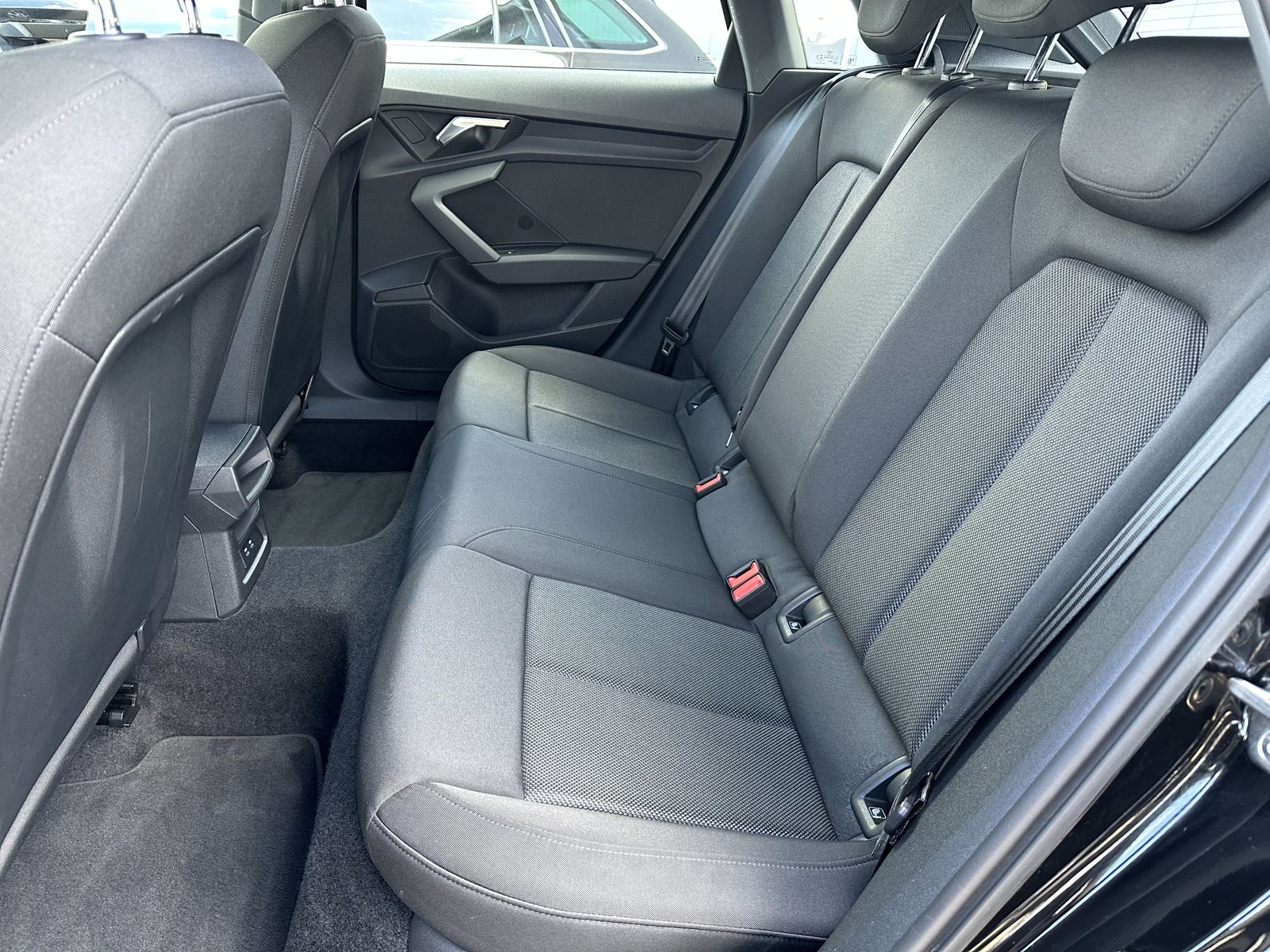 Fahrzeugabbildung Audi A3 SpB 30 TDI Advanced NAV+LED+PARK-ASSIST+VCOCK