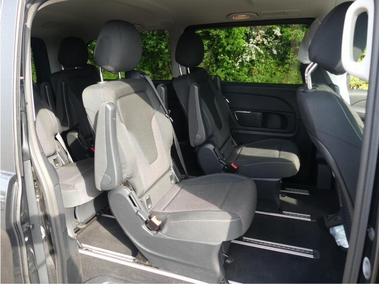 Fahrzeugabbildung Mercedes-Benz V 300 d L EDITION DISTRO AHK MBUX ILS el.Heckkla