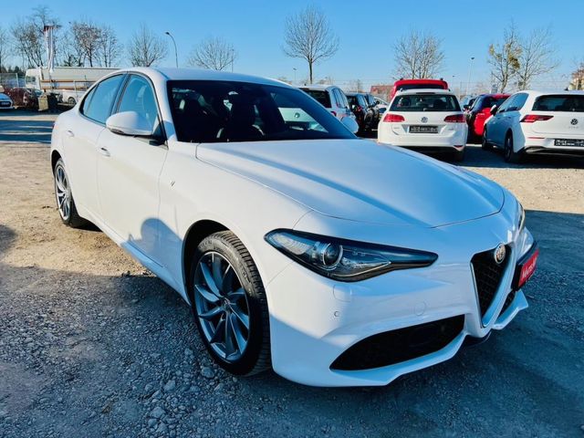 Alfa Romeo Giulia 2.0T AT8-Q4 Ti LEDER SHZ NAVI KAMERA LED