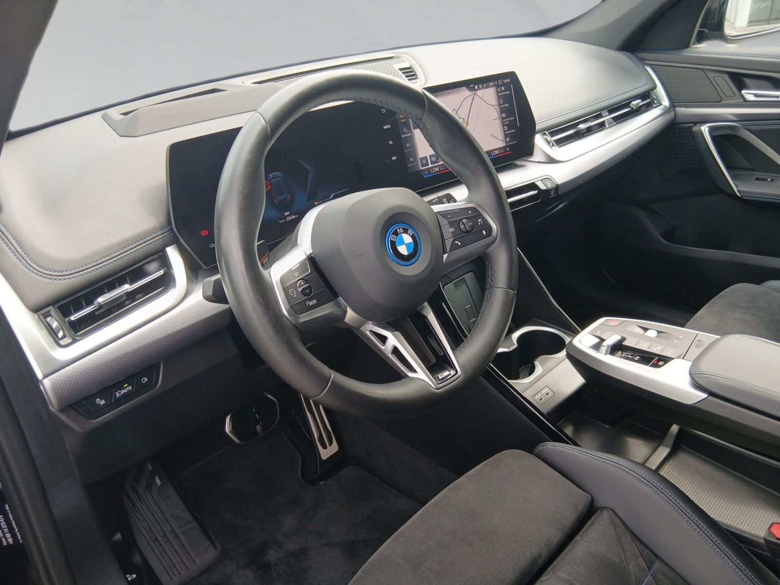 BMW iX1 xDrive30 M SPORT PRO ACC 360° AHK HeadUp LHZ foto 4