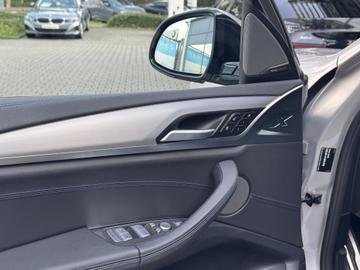 صورة 9 لـ 2024 BMW IX3