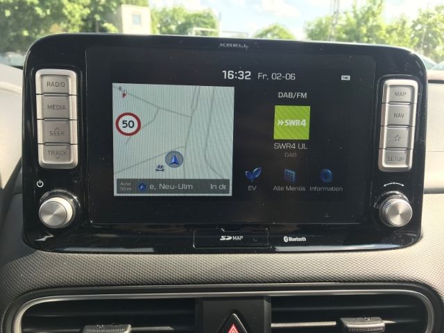 Fahrzeugabbildung Hyundai KONA Premium Elektro 2WD +HUD+NAVI+KLIMA+SHZ+RFK