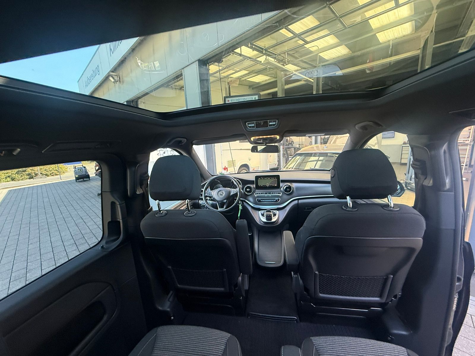 Fahrzeugabbildung Mercedes-Benz V 300 d EDITION 4MATIC lang AMG Line