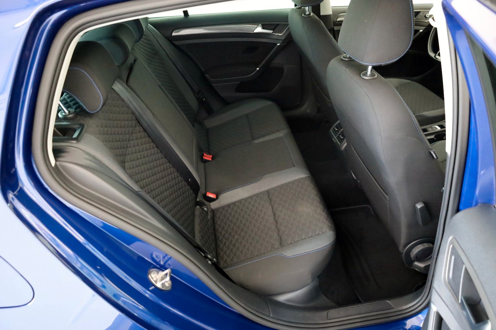 Fahrzeugabbildung Volkswagen Golf VII Lim. Join Navi,SH,ACC,PDC,Allwetter