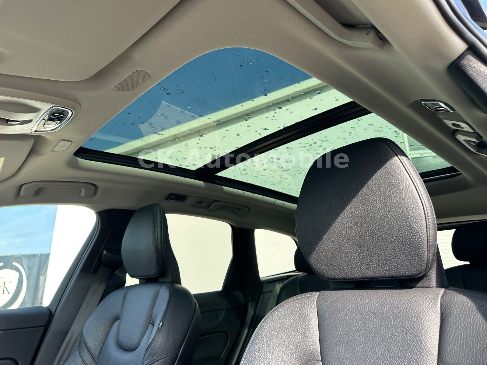 Fahrzeugabbildung Volvo XC60 B4 Inscription 2WD/Leder/Pano/LED/BLIS/360°